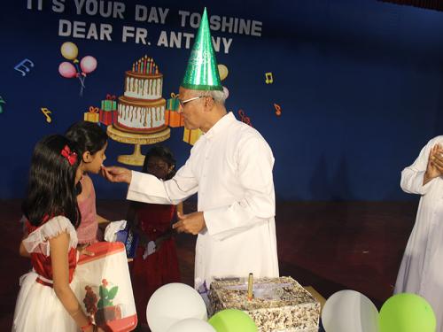 Birthday-Celebration-of-Fr.-Antony-Vailatt-sdb-Rector12