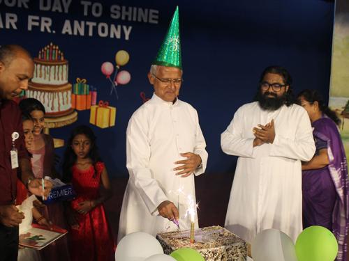 Birthday-Celebration-of-Fr.-Antony-Vailatt-sdb-Rector15
