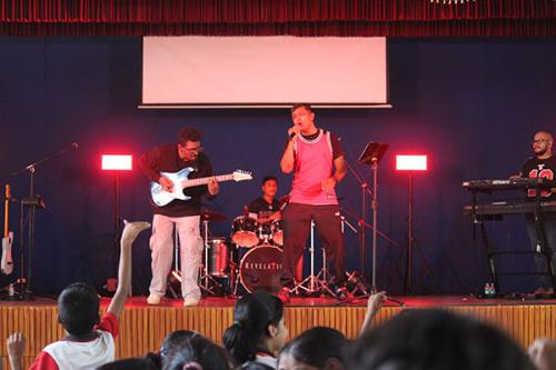 Relevation-church-Band12